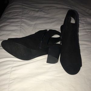 Black open toe boot style shoe. Sonoma size 8